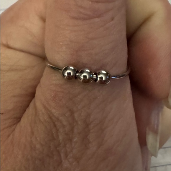 None Jewelry - Elegant stress relief Silver Beaded Ring